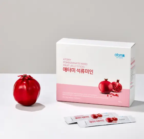 Le stick de gelée Atomy Pomegranate Beauty pour l'hydratation profonde de la peau et un teint glow.