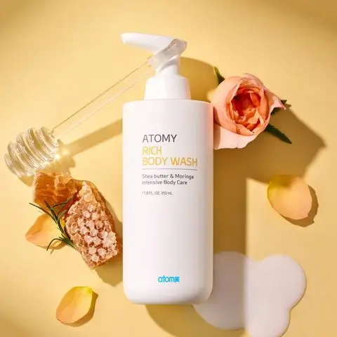 L'Atomy Ultra Rich Body Wash au Moringa et Beurre de Karité pour une peau douce et hydratée.